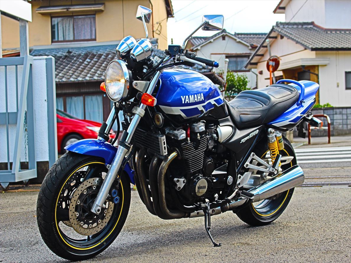 Yamaha XJR 700